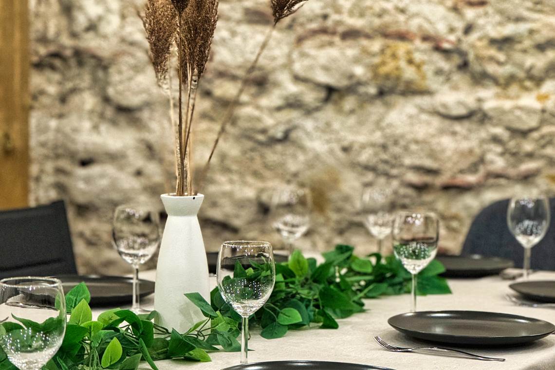 table-decorée-cottage-soirée-location-lauragaise.jpg