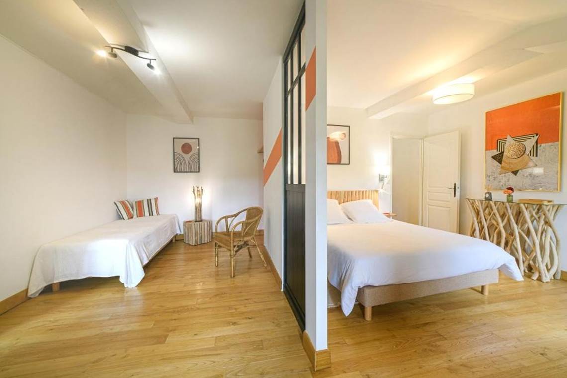 chambre-hote-manoir-courbiac-piscine