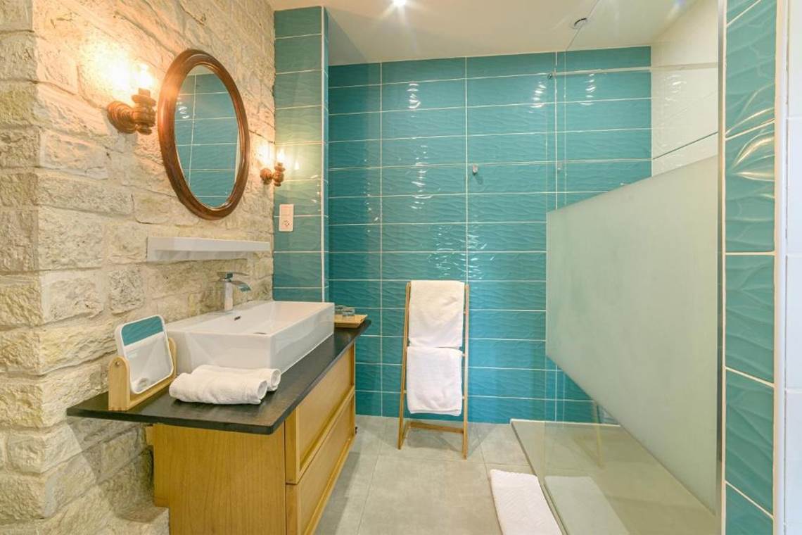 chambre-hote-manoir-courbiac-piscine