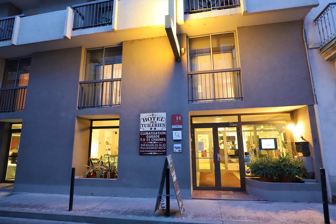 Hôtel de Tuileries plein centre de Nîmes dans un rue calme