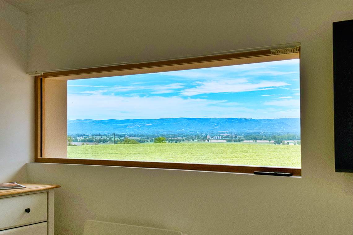 studio-le-lodge-vue-campagne-fenetre-panoramique.jpg