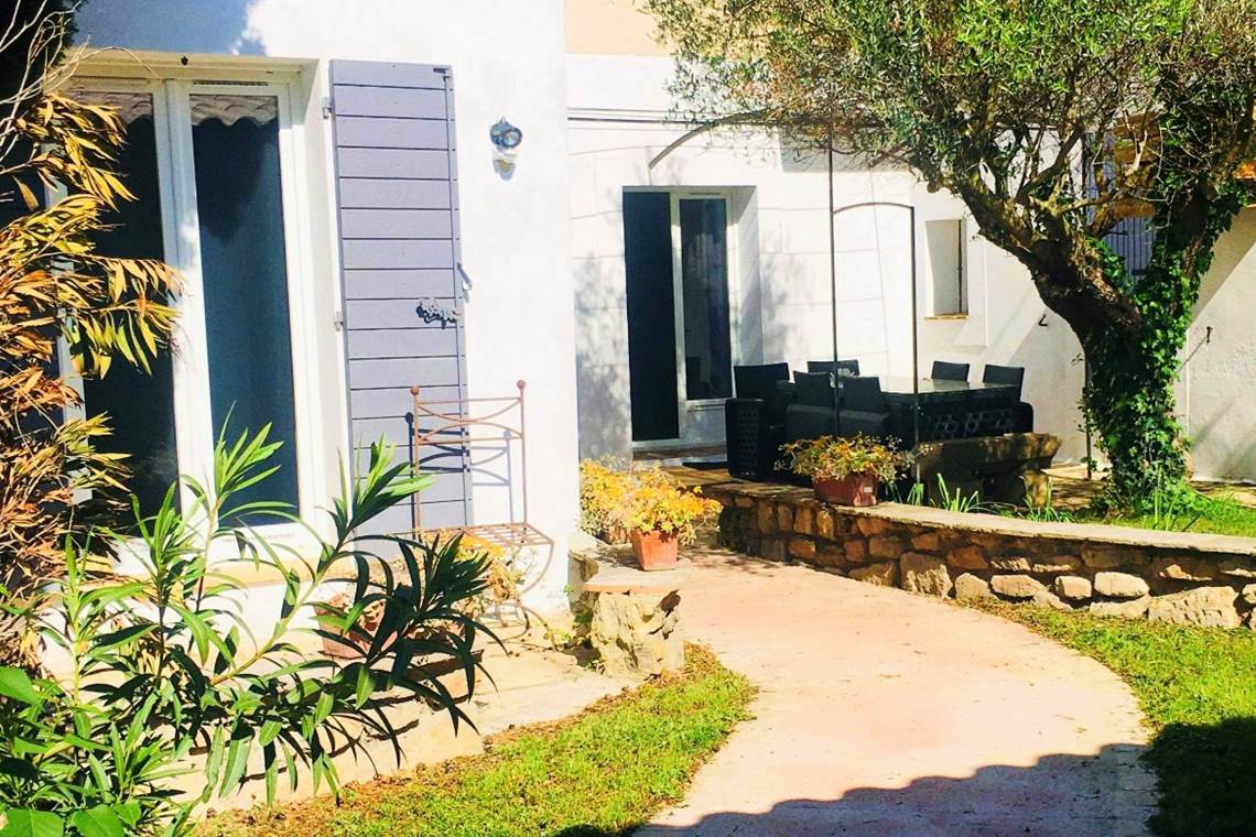 EA16D6D2-068A-49AB-A4CA-FB3C257A2229