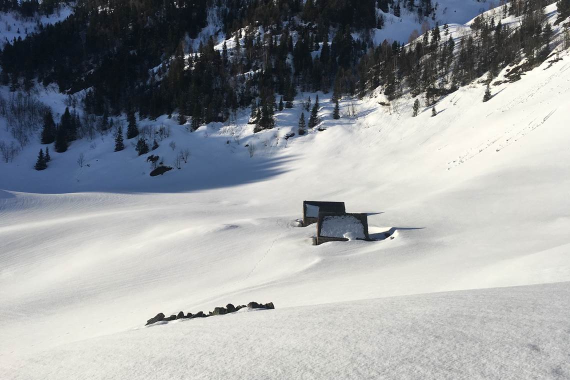 Les cabanes pastorales sous la neige