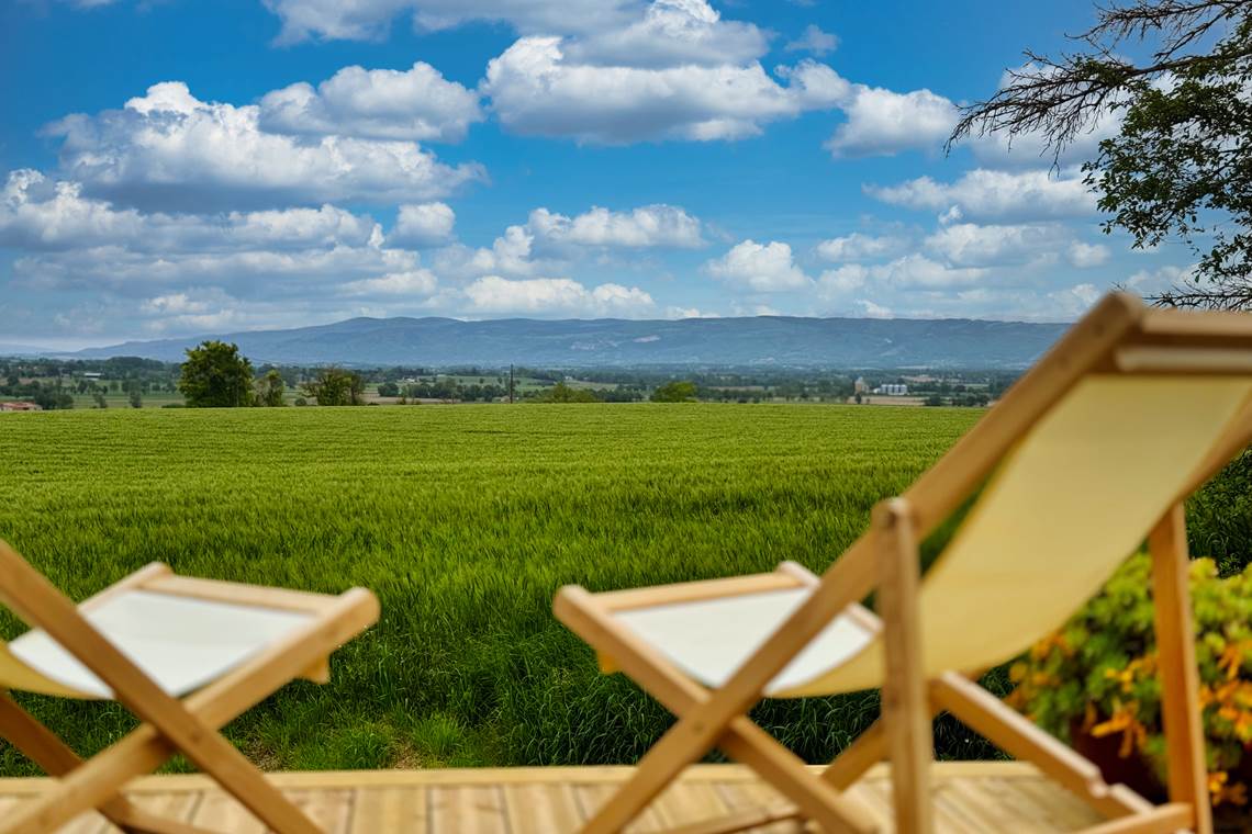 studio-le-lodge-transats-vue-campagne-detente.jpg