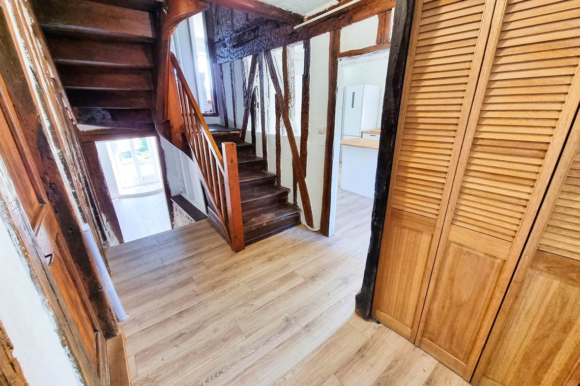 entree-escaliers-charme-ancien-lauragaise.jpg