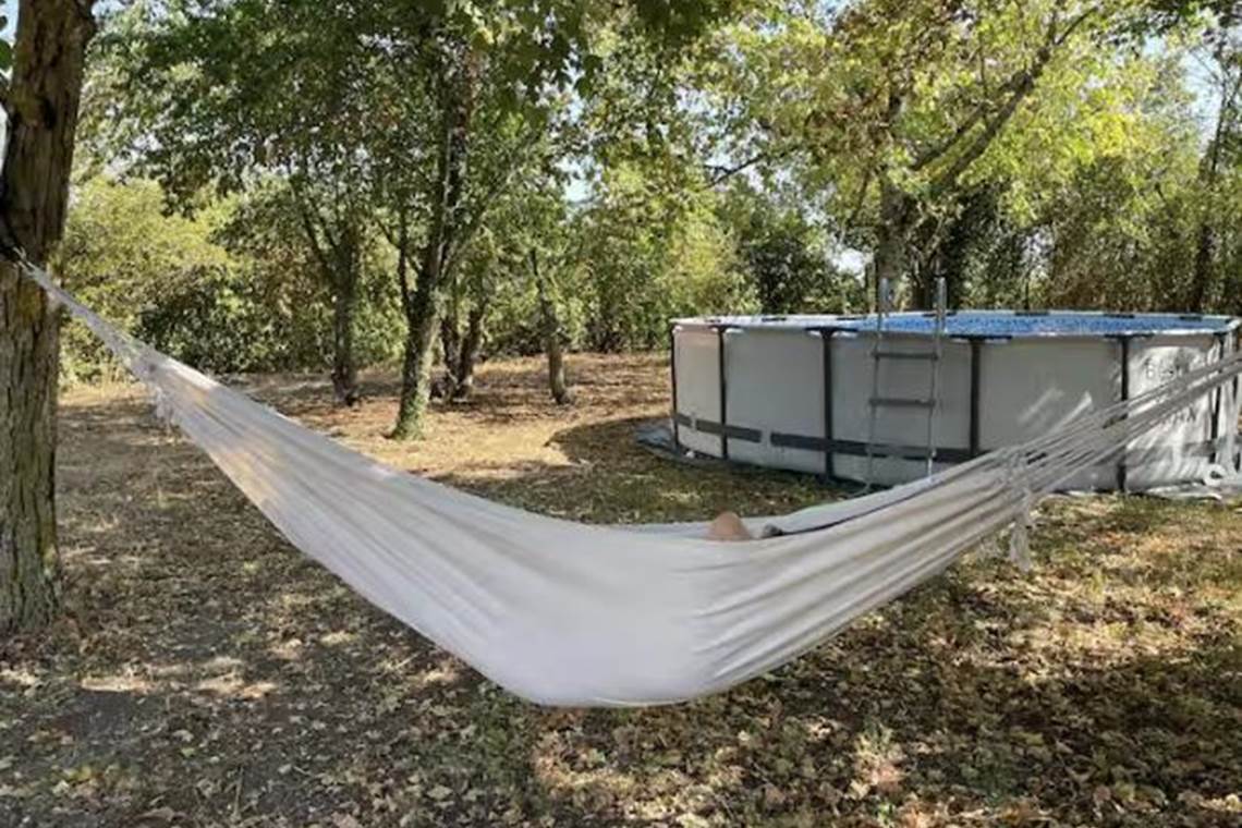 hamac-detente-et-piscine-location-lauragaise