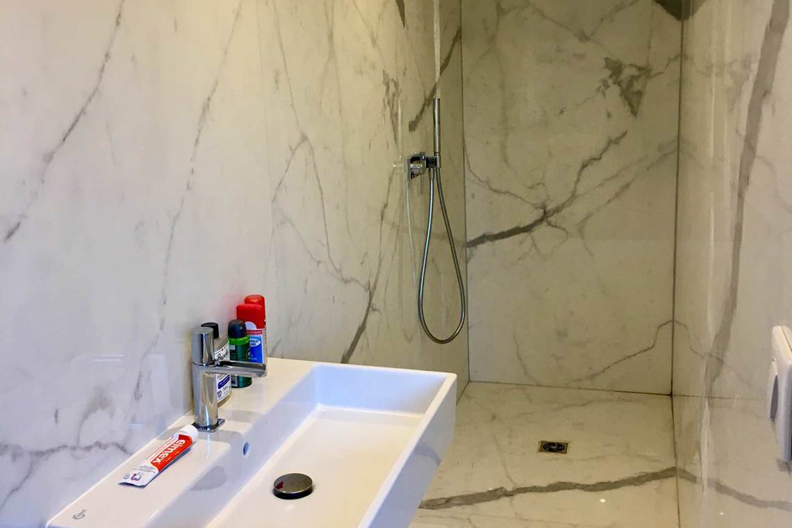 Salle de bain chambre maquis