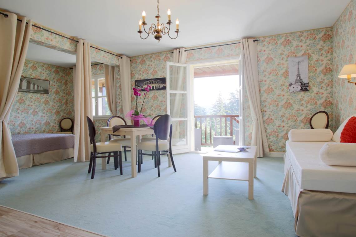 Gîte 33 cuisine séjour chambre