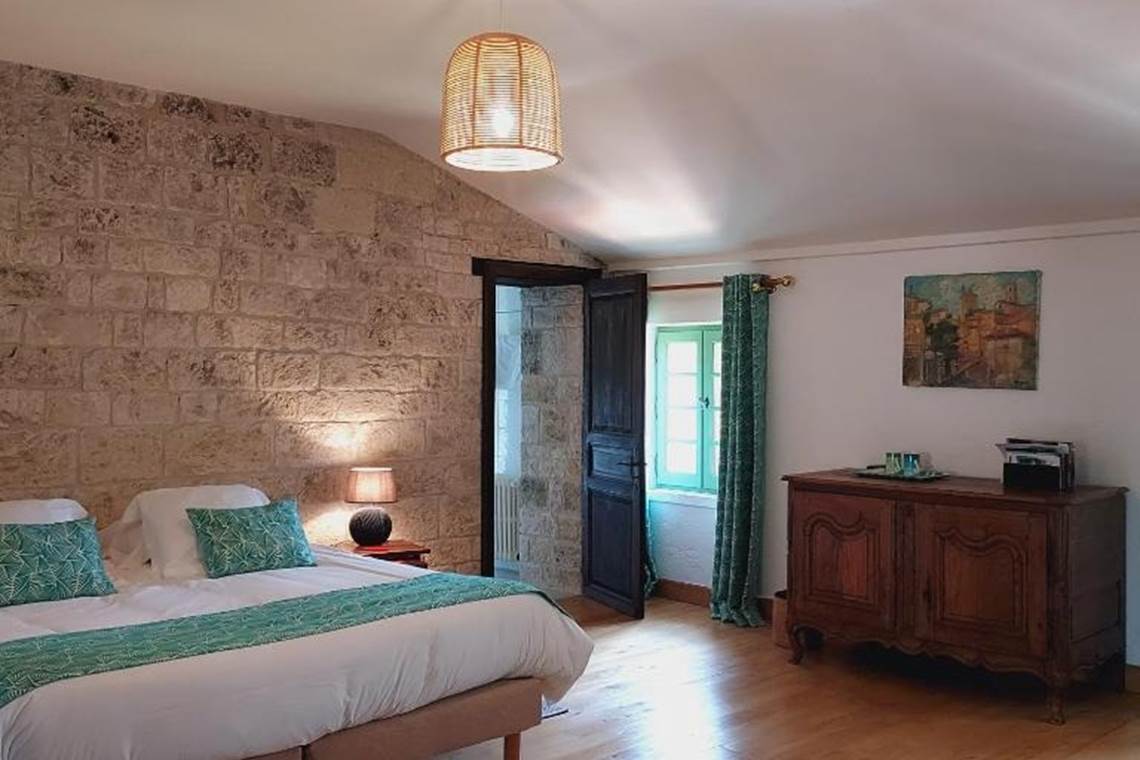 chambre-hote-manoir-courbiac-piscine