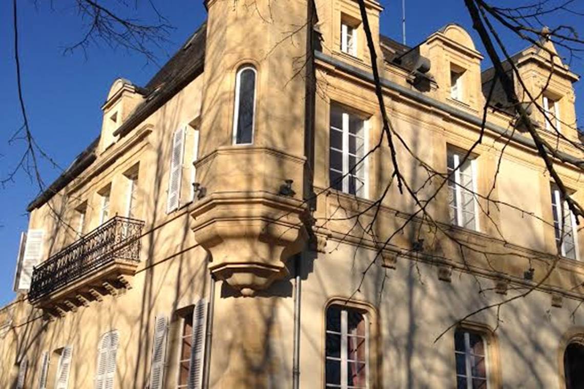 Façade sud ouest avec balcon chambre Jonquille