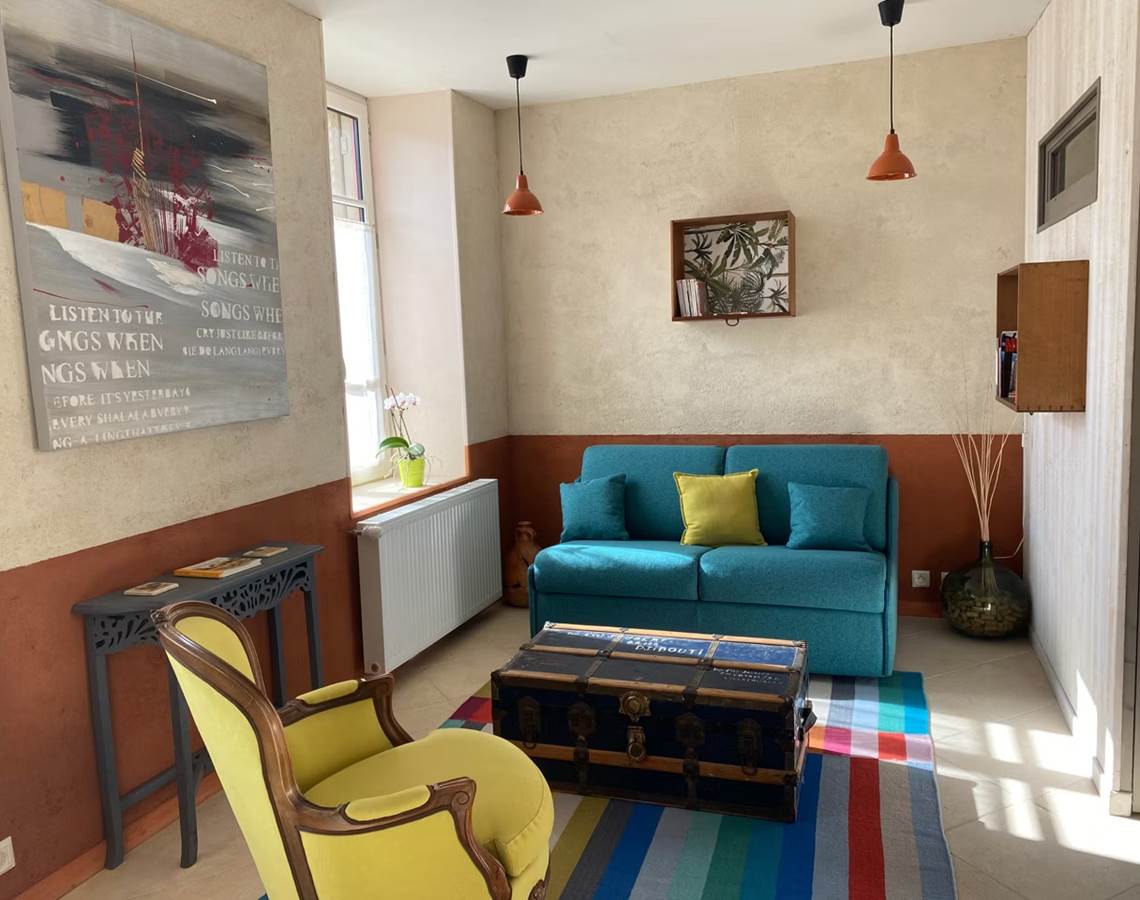 Chambre-d'hôte-Murier-lacourquinousrelie-salon_main room-presta