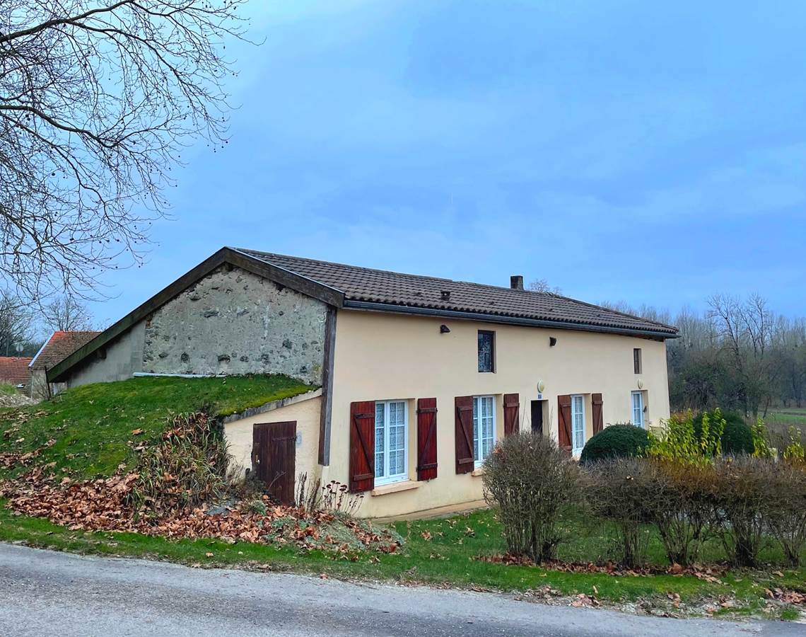 Le Gite : coté rue-presta