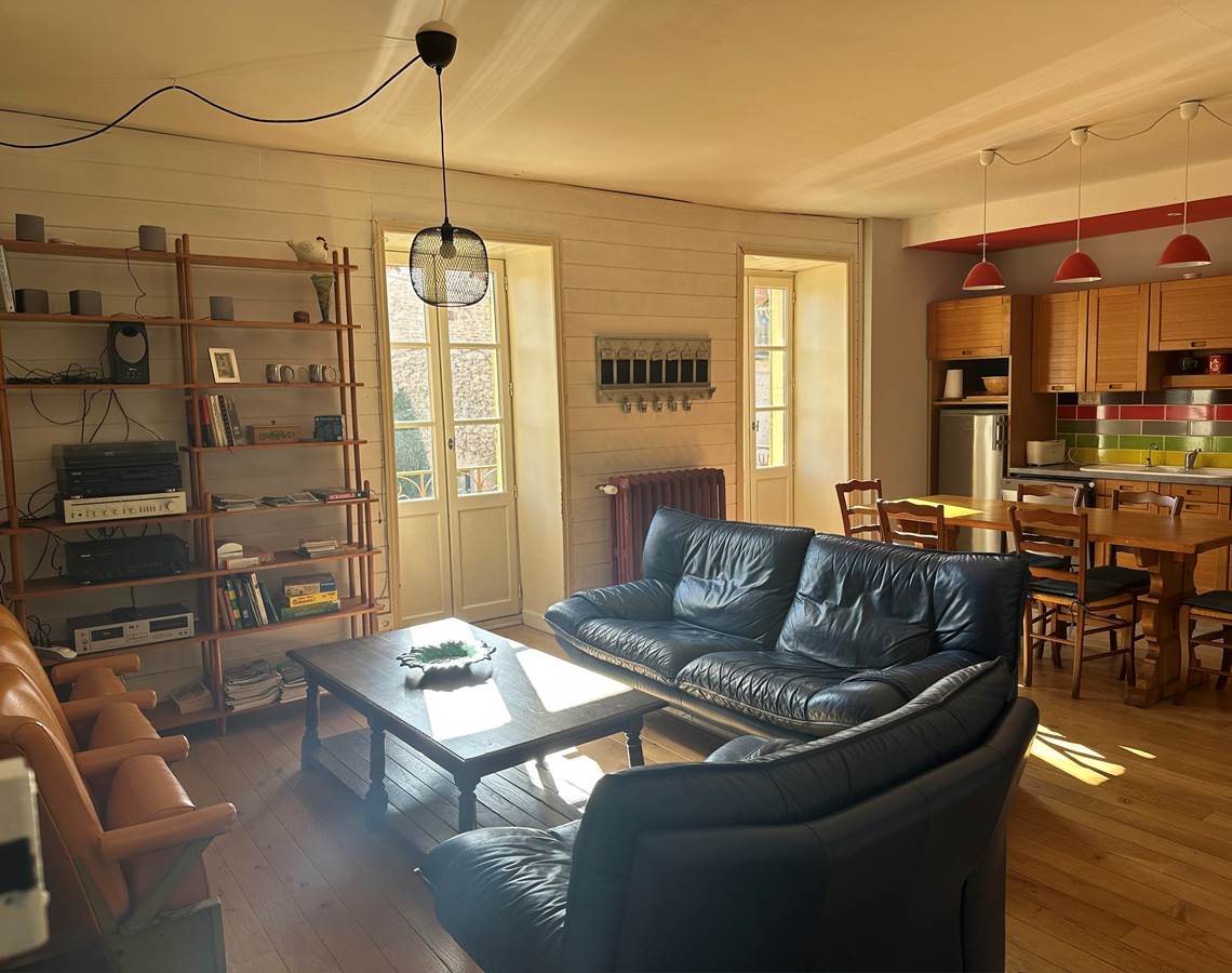 Gite-Etrigny-salon vue d'ensemble _main room-presta