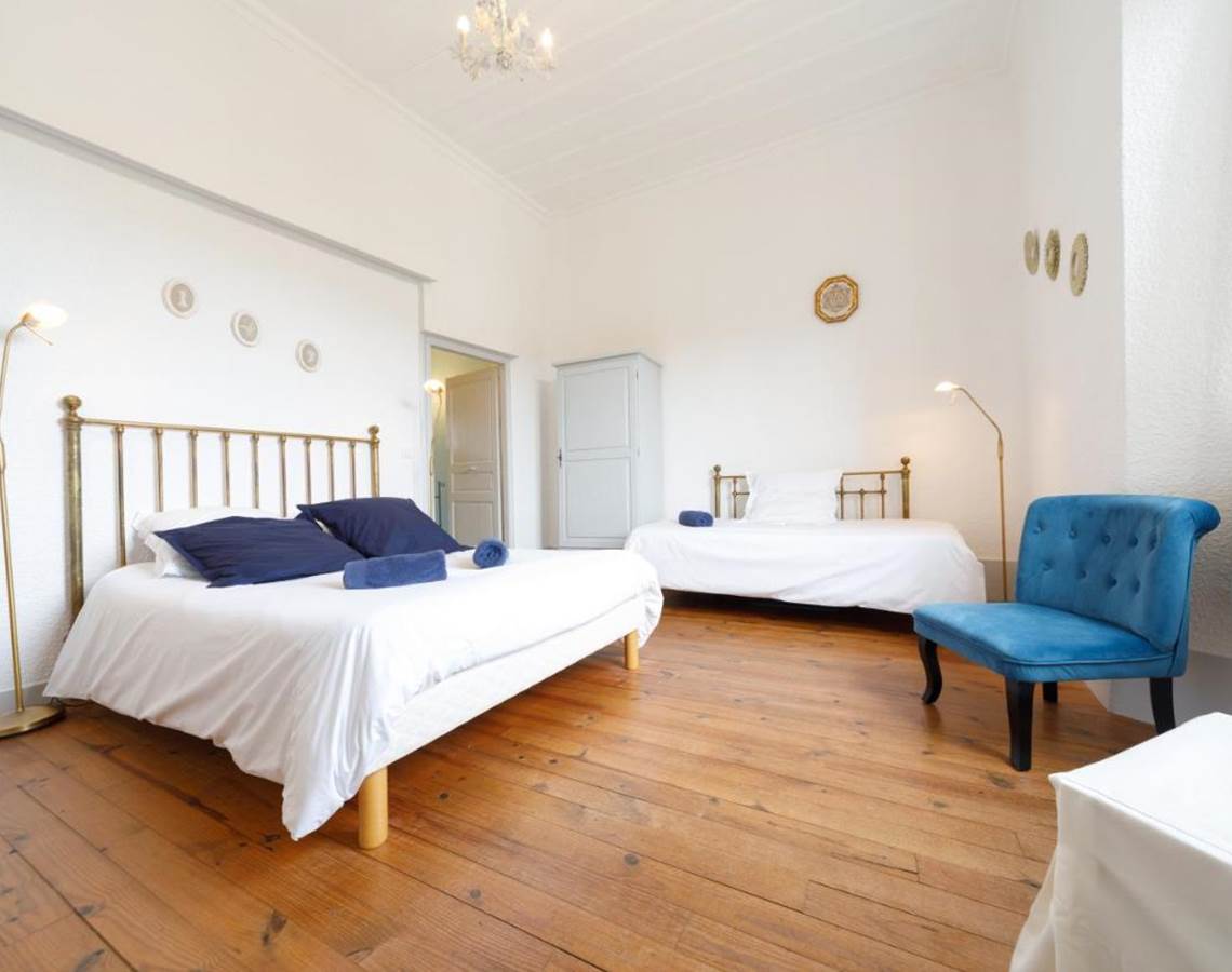 La DENTELIÈRE 1-presta