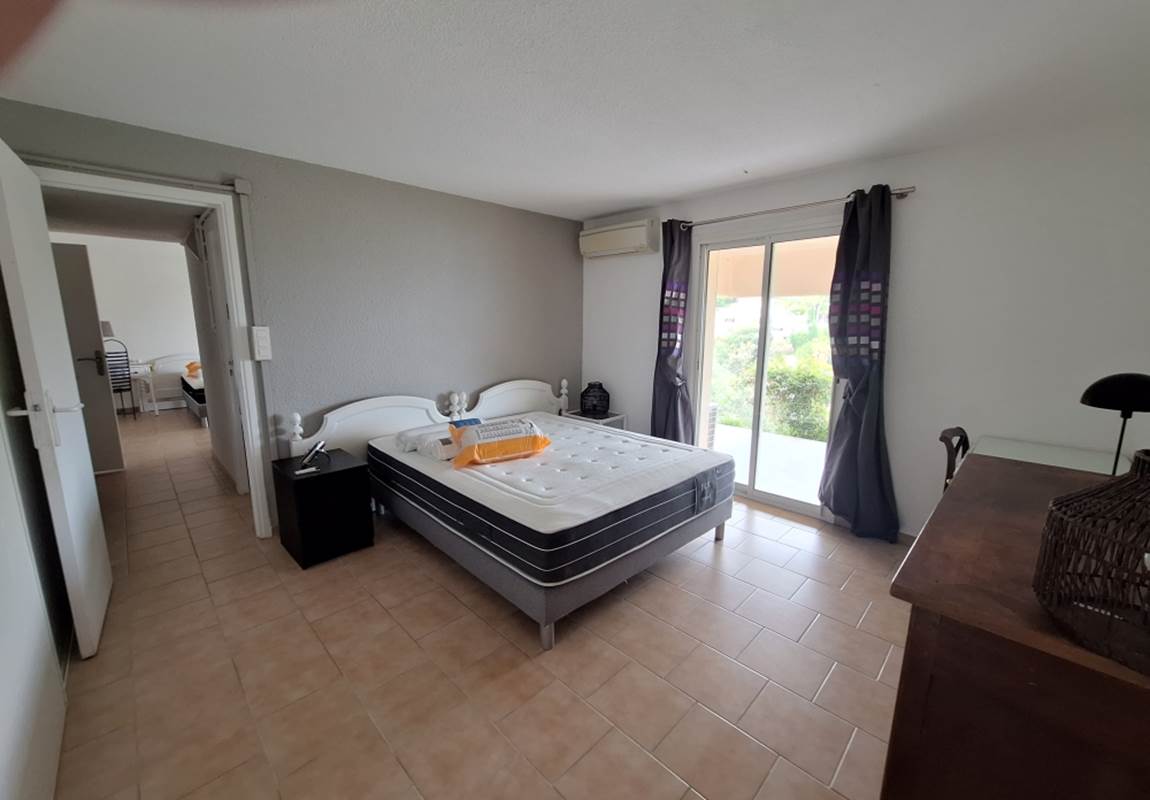 chambre niveau jardin villa Côte d'Azur-page