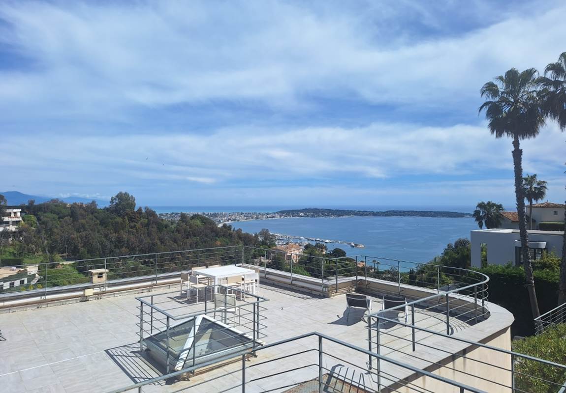 Toit-terrasse pour apéritif avec vue mer-page