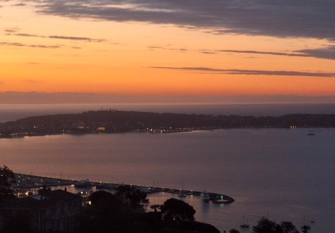 Toit terrasse  villa Super Cannes au coucher de soleil-page