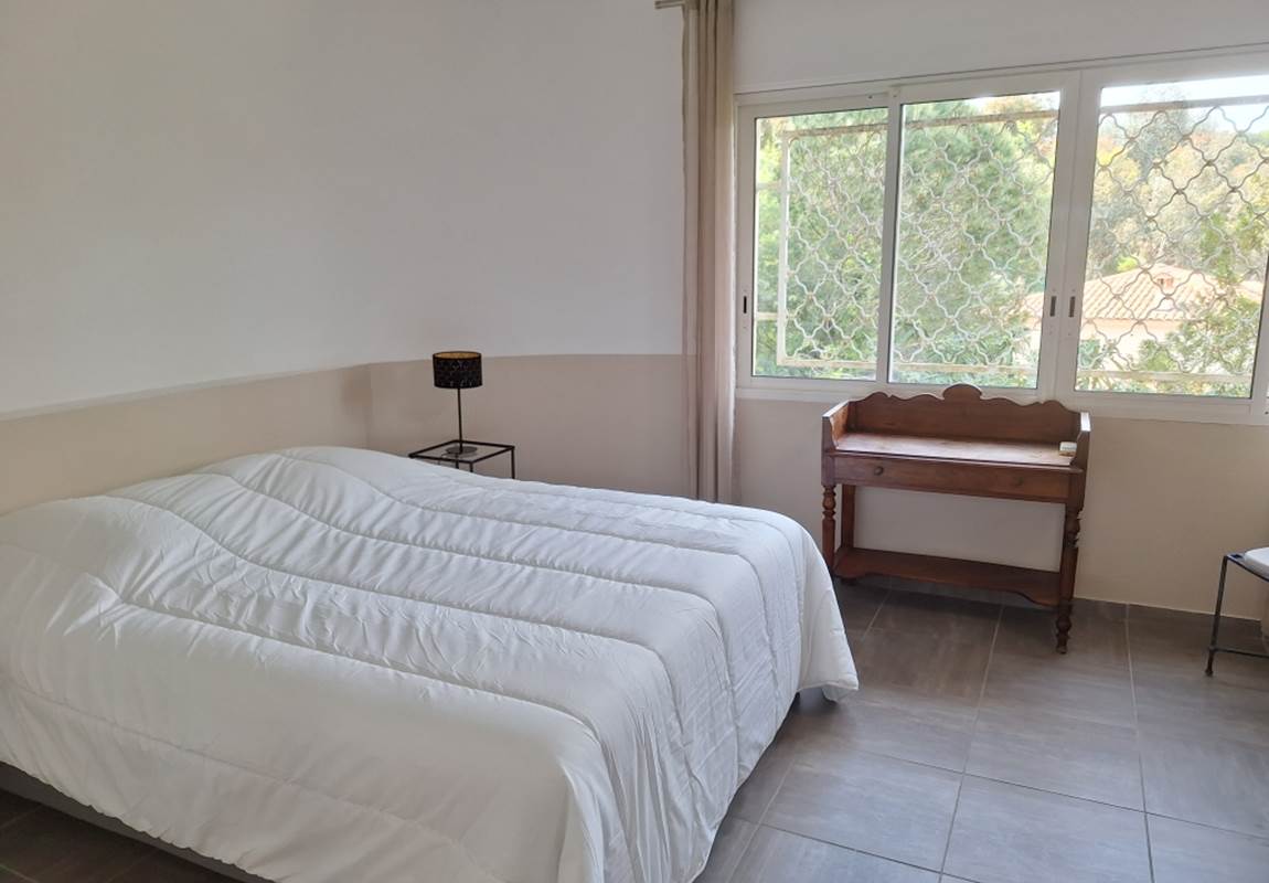 Chambre lumineuse villa Cannes-page