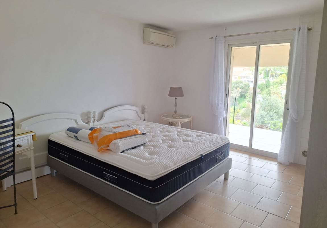 chambre double niveau jardin villa Côte d'Azur-page