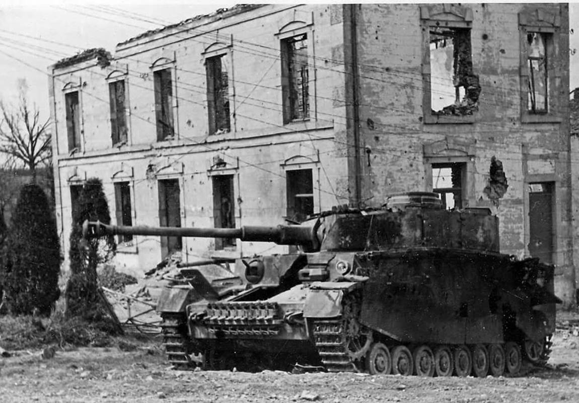 Duitse tank ontmanteld voor de gîte-page