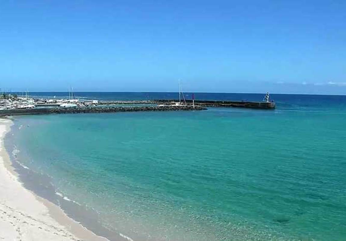 La Plage des Roches Noires de saint Gilles les bains-page