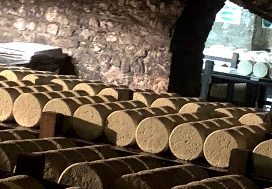 Les caves de Roquefort sur Soulzon - Proximité de La Villa des Raspes - Aveyron-page