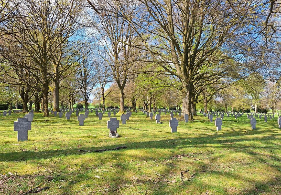 Le cimetière militaire Allemand sur la route de Recogne-page
