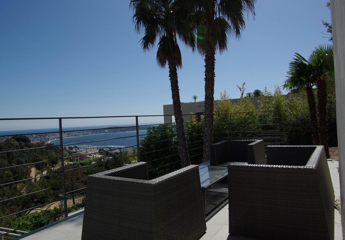 amazing sea vue villa with many large terraces-page