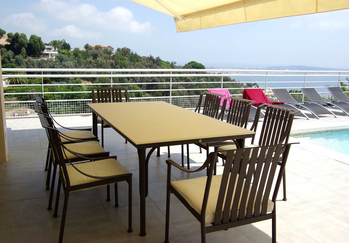 amazing sea vue villa  dining terrace front of the swimming pool south france riviera-page