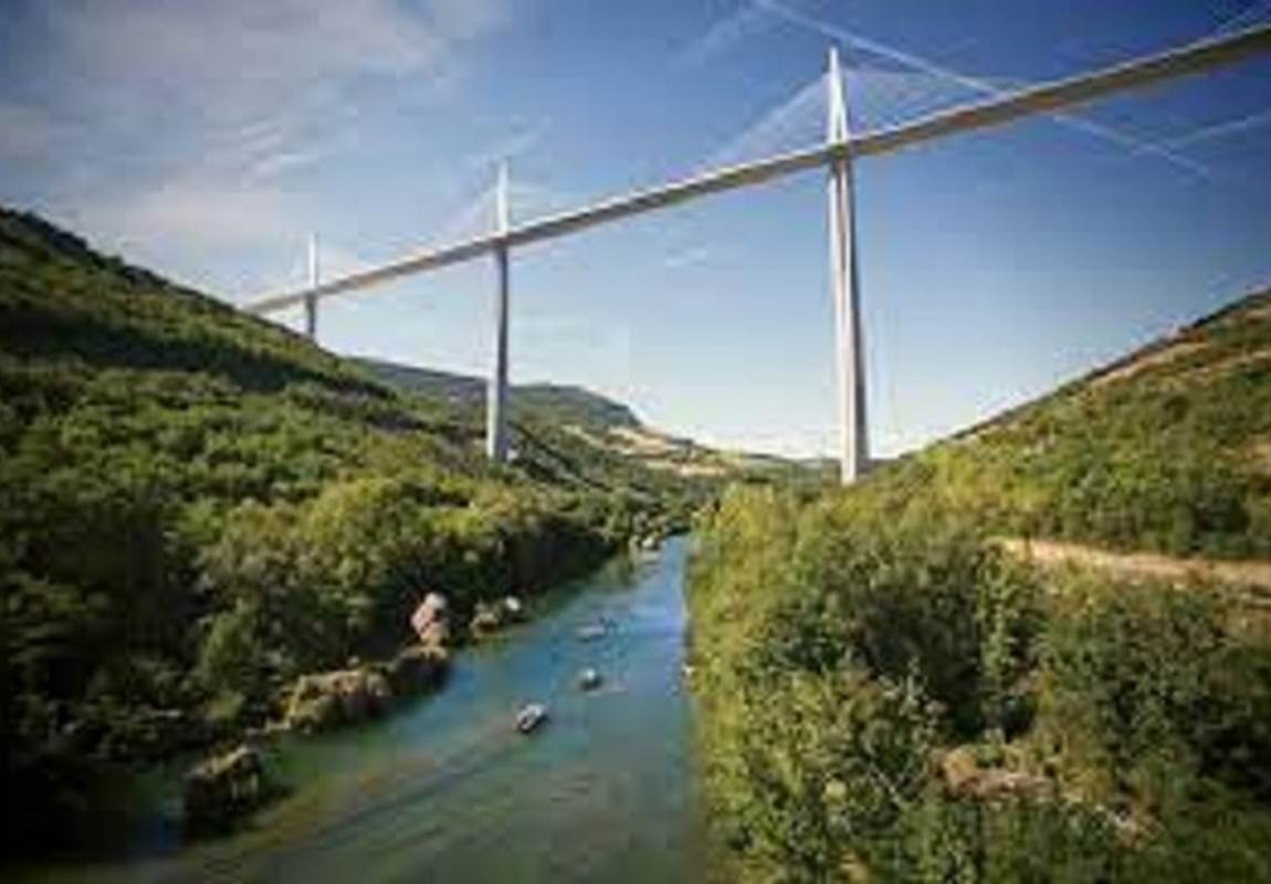Viaduc de Millau - Proximité de La Villa des Raspes-page