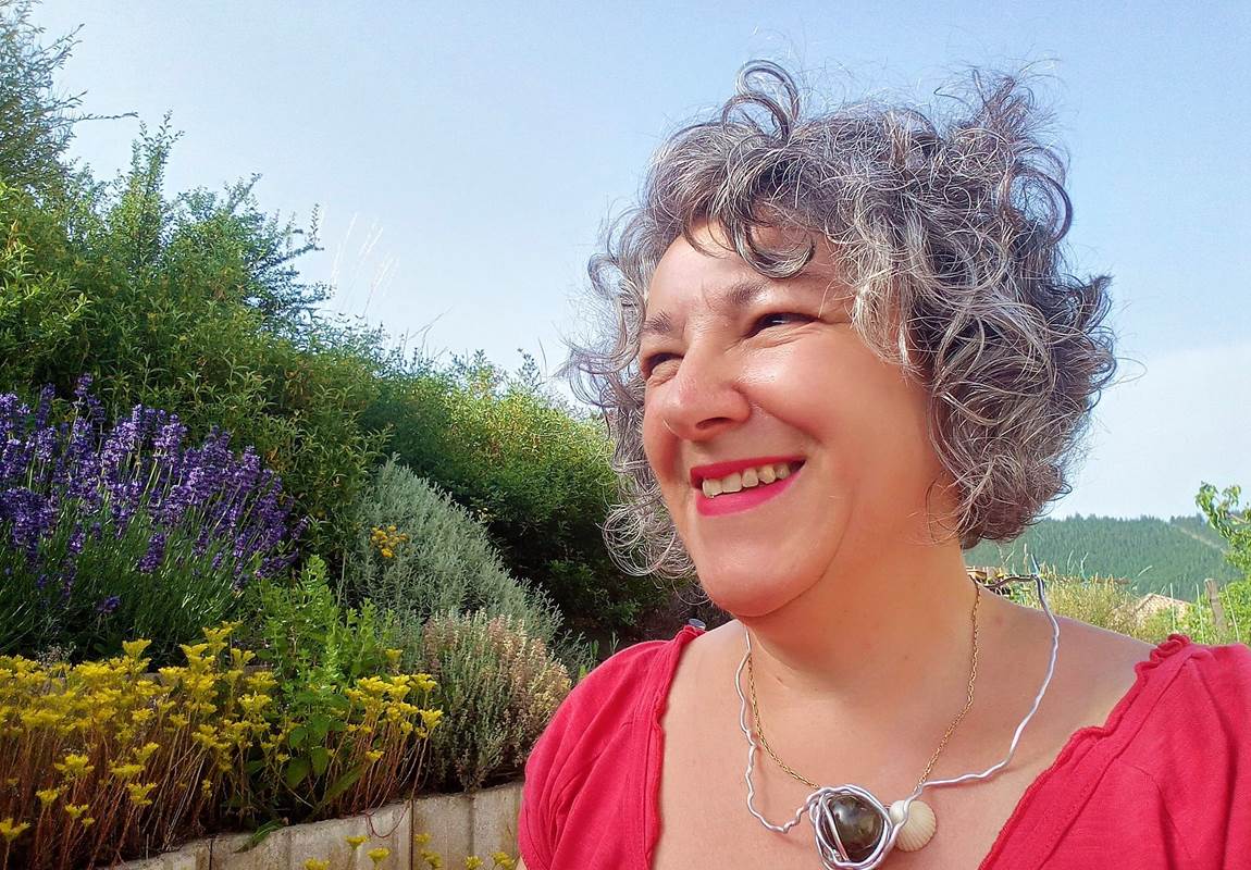 Valérie votre hôte et votre praticienne bien être-page