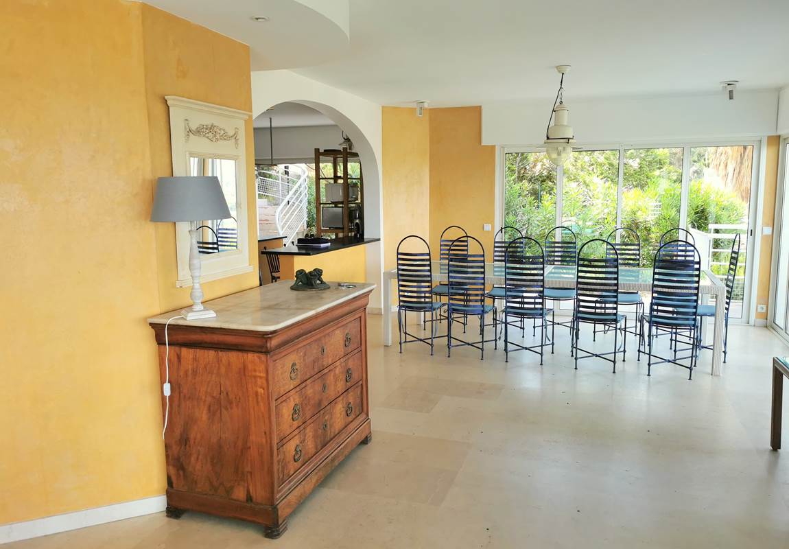 amazing south france riviera villa dining room sea view-page