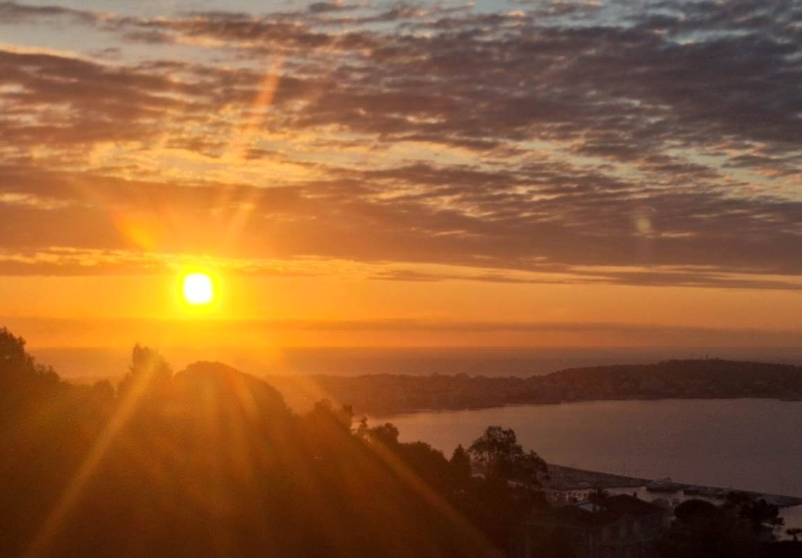 Terrasse sur toit villa Super Cannes au coucher de soleil-page