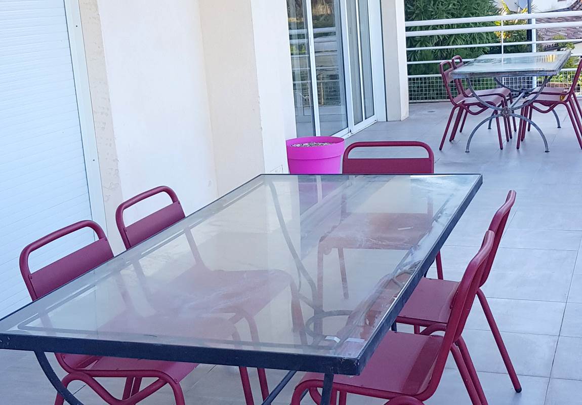 amazing sea vue villa with many large terraces-page