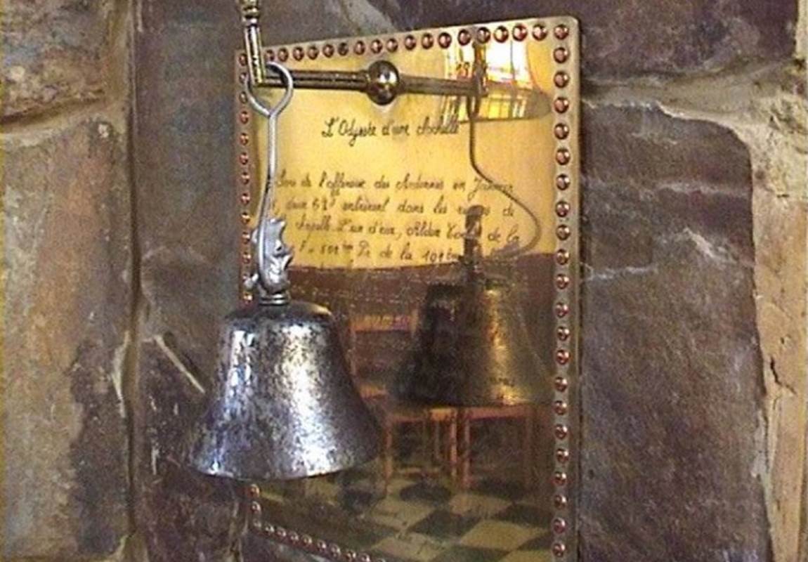 De klok in het koor van de kapel van Sainte Barbe-page