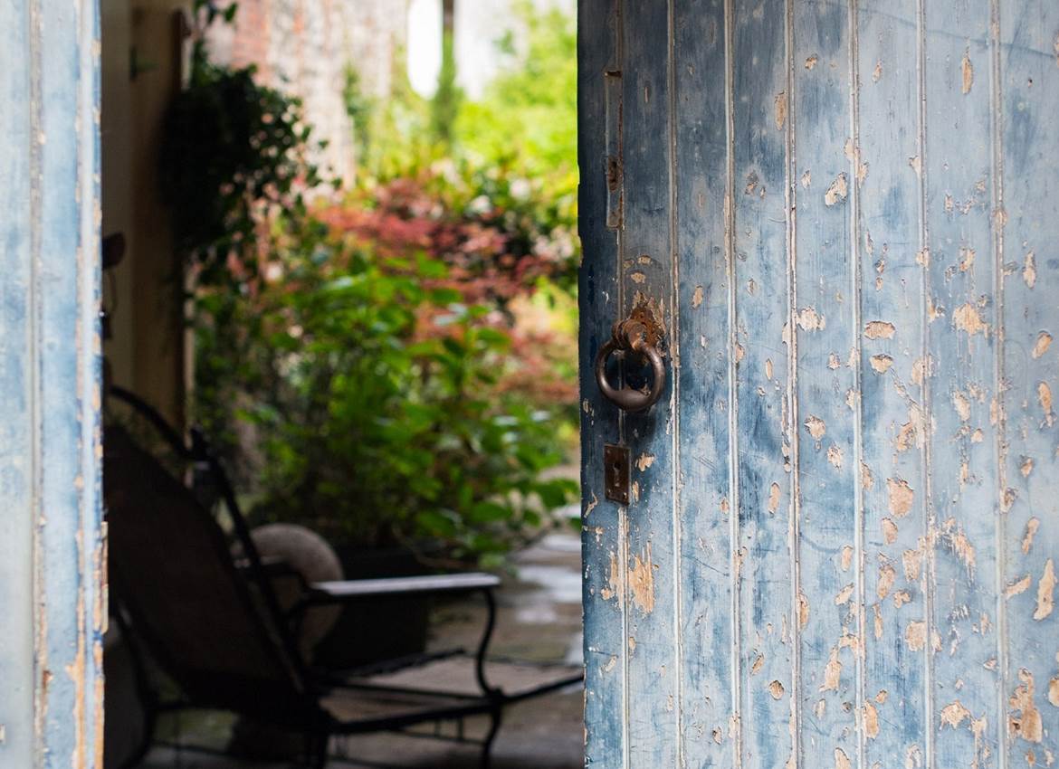 entree-maison-dhotes-jardin-terrasse-charme-honfleur-calvados-normandie