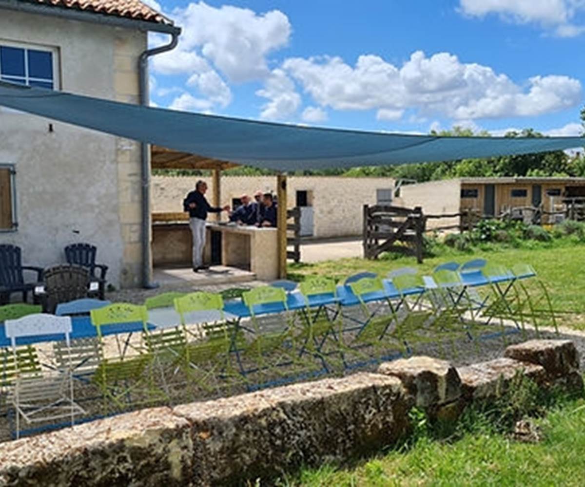 tables et barbecue