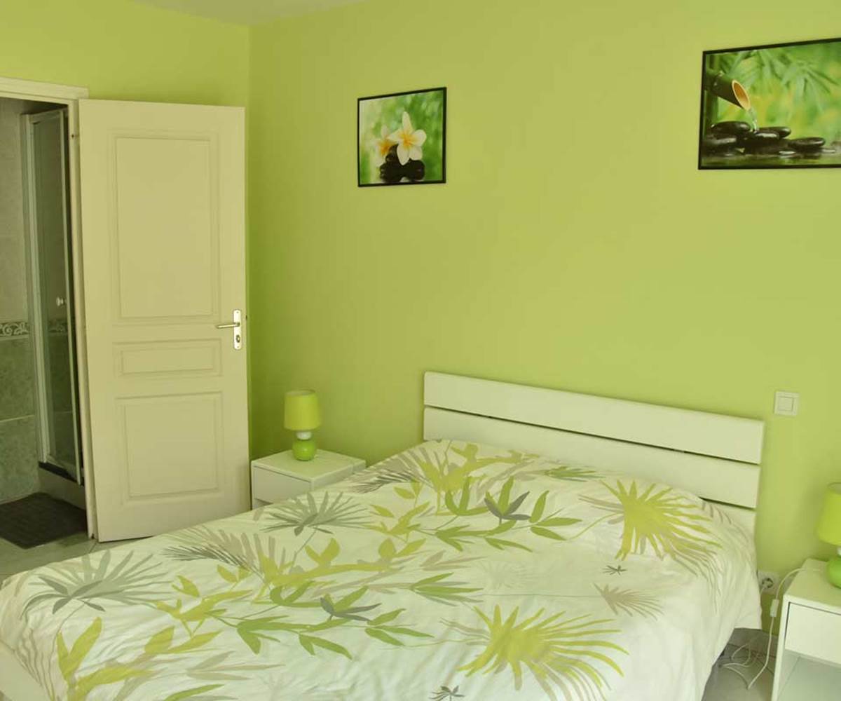 chambre double gite Mascaret a Courtils, gite proche du mont saint-Michel pour 6 a 8 personnes