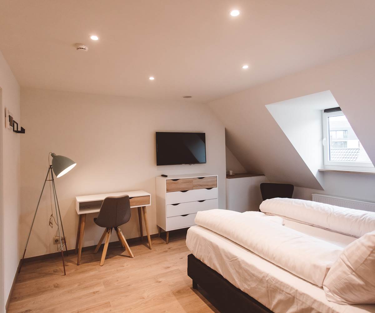 303 CHAMBRE DELUXE- CHAMBRE ET BUREAU
