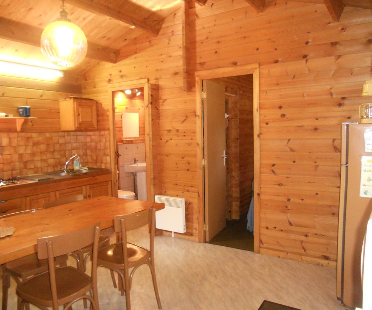 espace repas chalet - Lanton à 2 pas du rivage