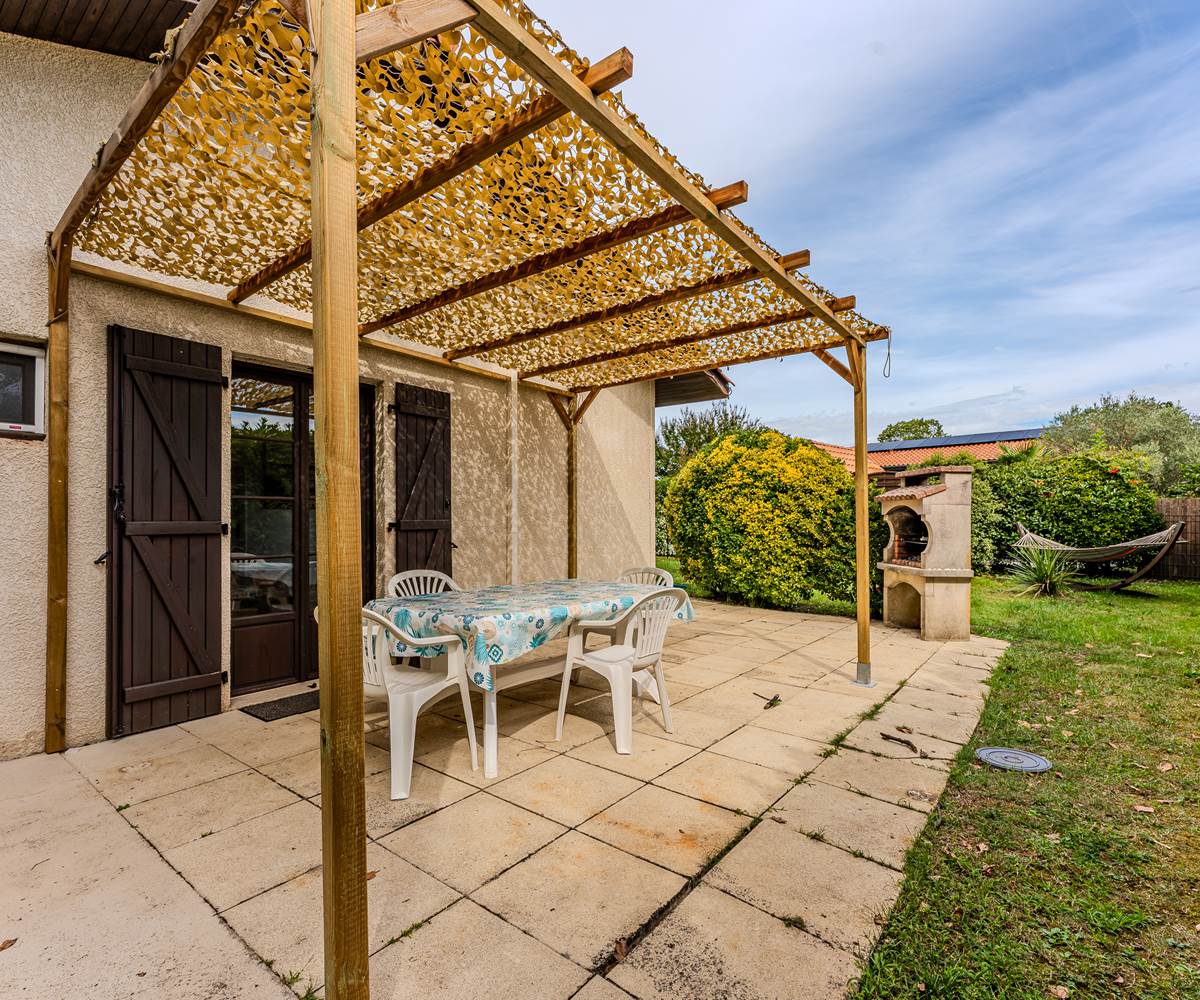 Terrasse - Barbecue gîte 1