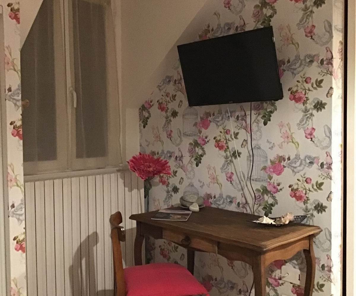 Le côté bureau au petit cabanon