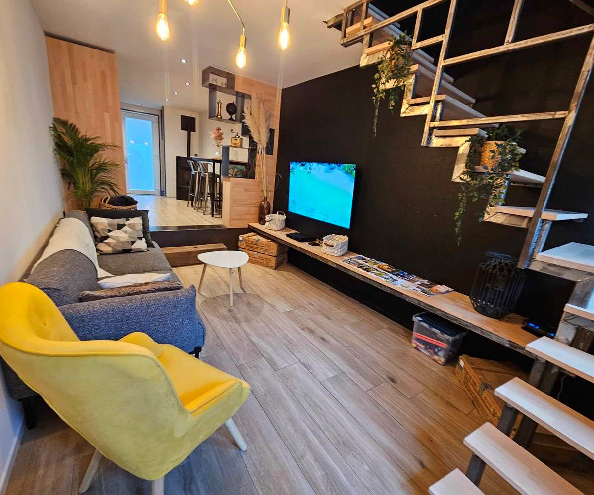L'ESCAPADE-DE-SAINT-HUBERT-Salon-TV
