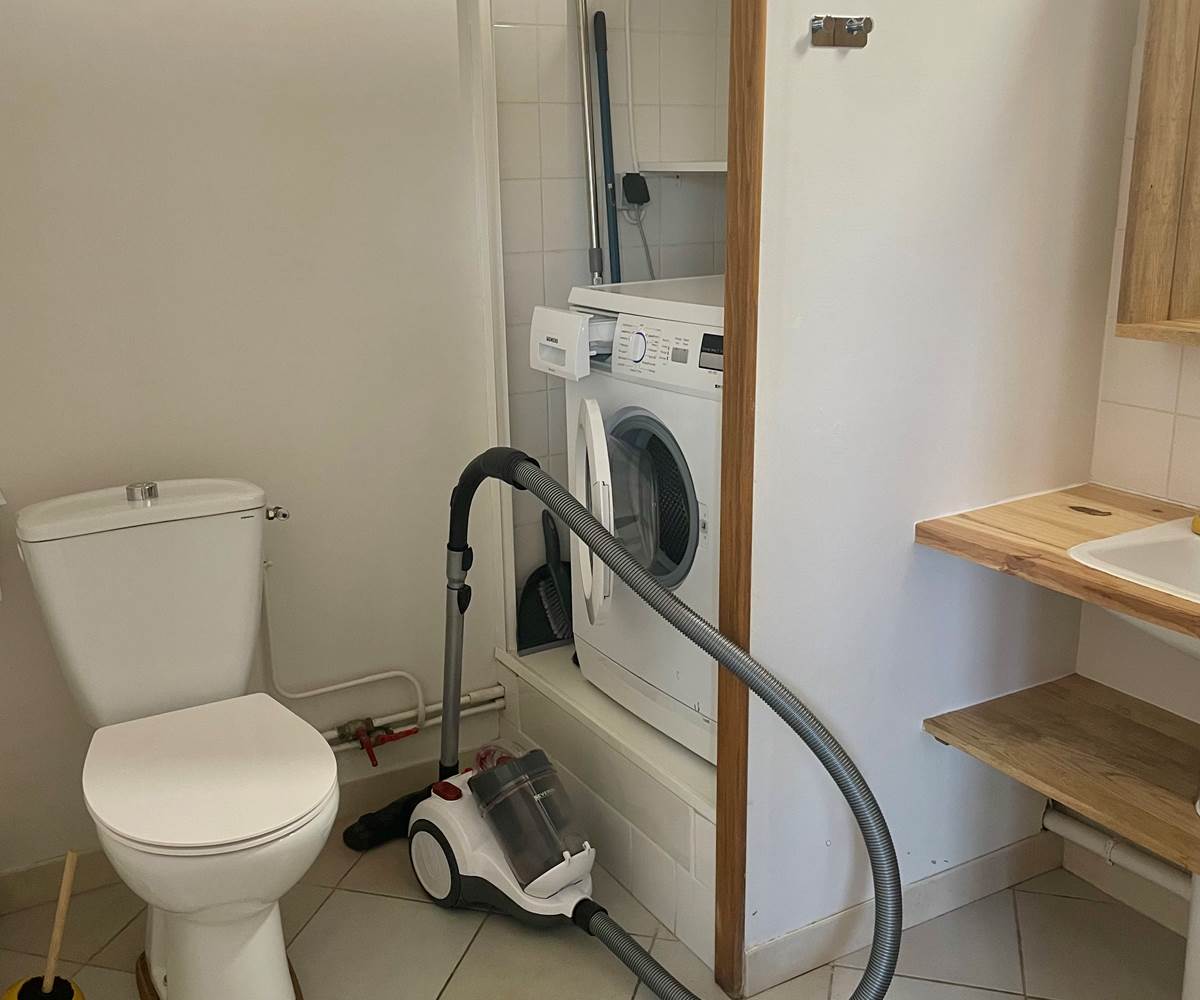 2ème WC le phare des baleines