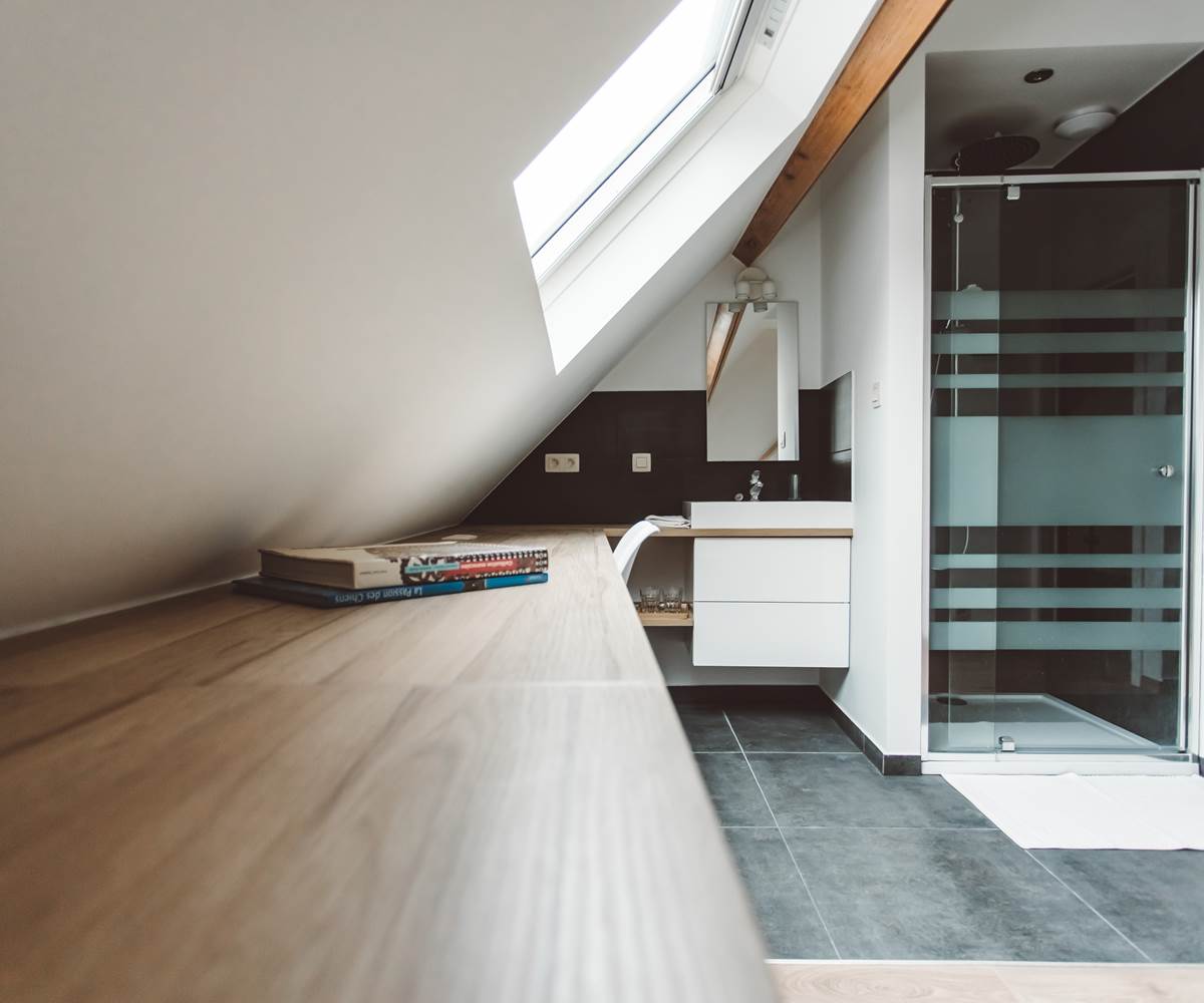301 CHAMBRE SUPERIEUR -BUREAU ET DOUCHE