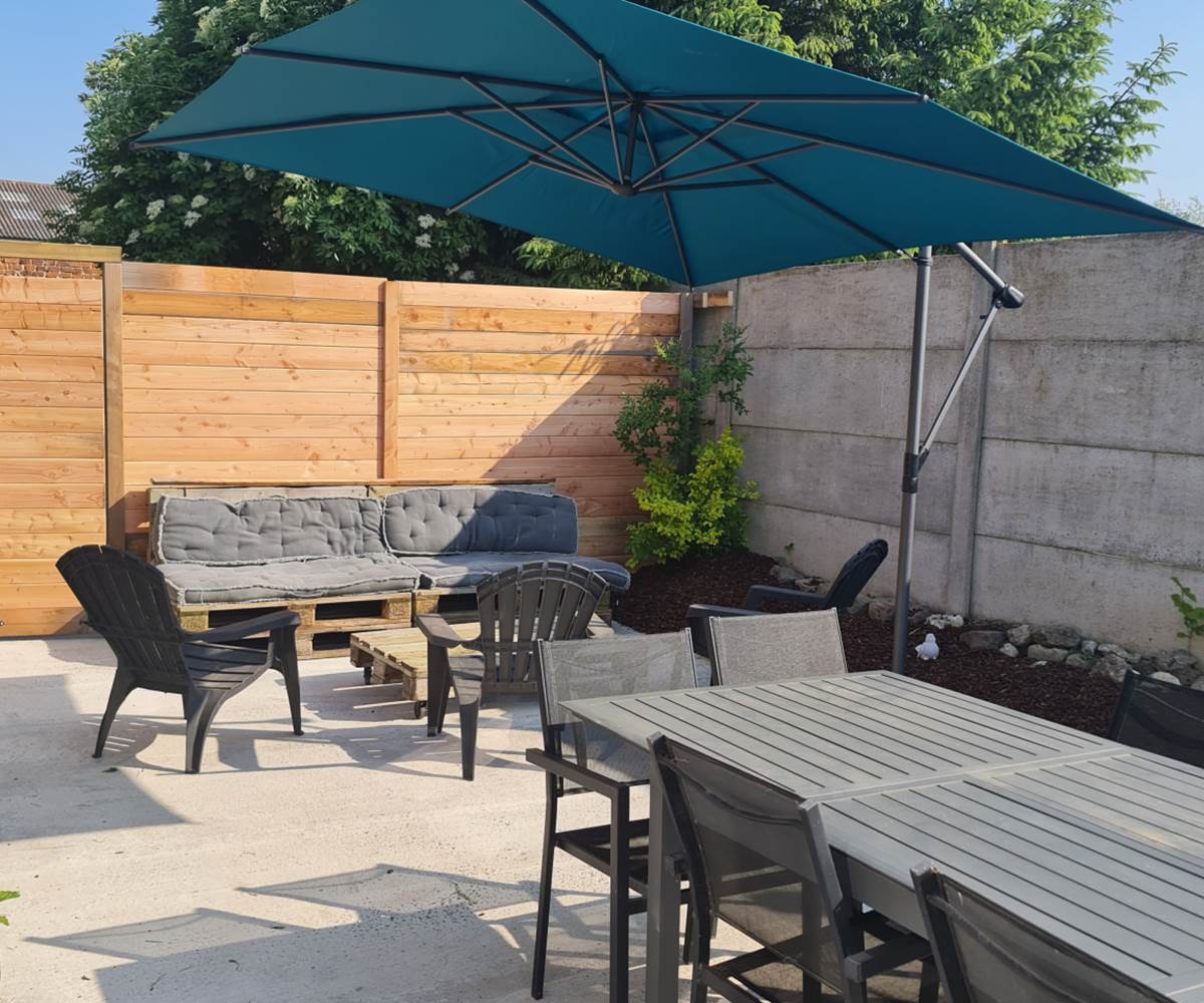 Terrasse extérieure exposée sud 50m² et grand parking pour un week-end à Lille