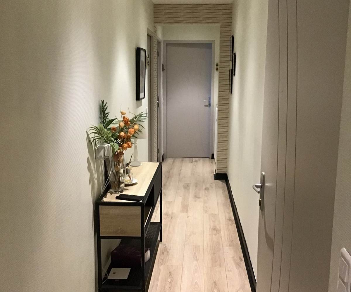 la sortie de votre chambre d'hôtes donnant sur le couloir