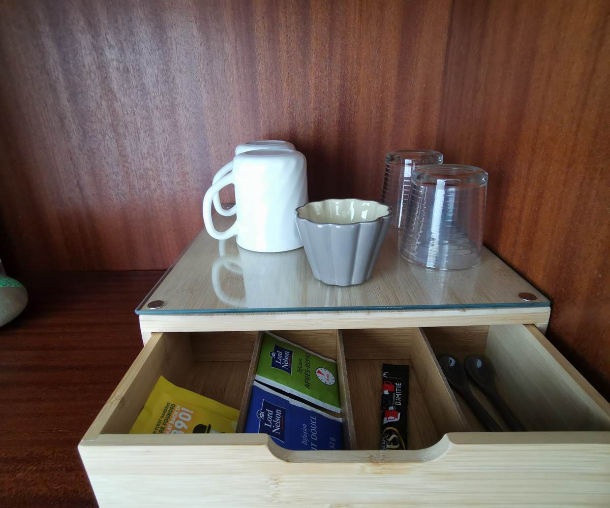 Plateau de courtoisie, chambre Chêne rouge, moulin de La Retardière