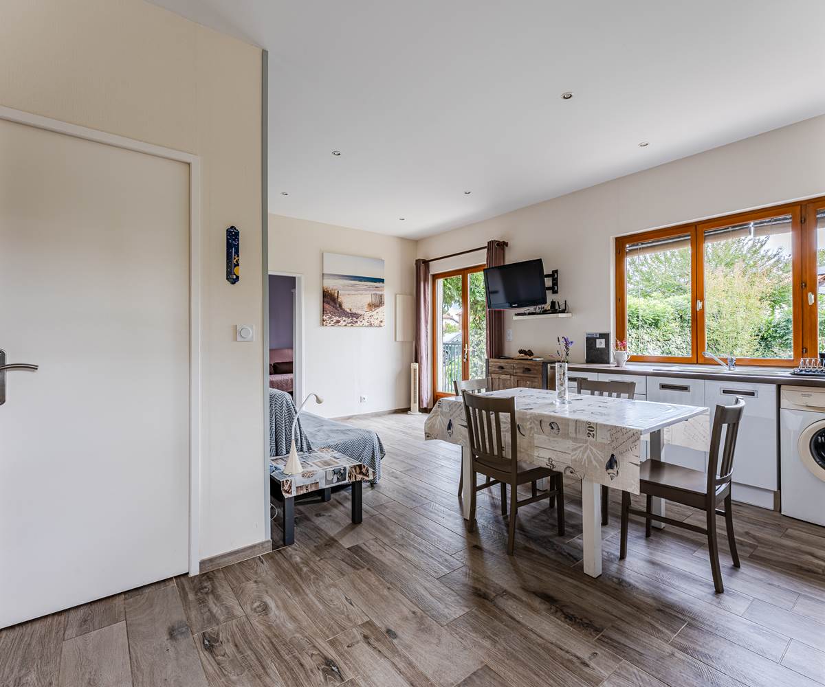 Cuisine-salon gîte 1 vue jardin