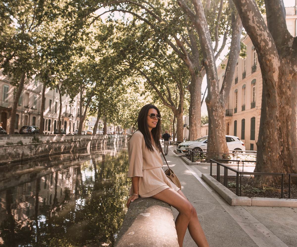 go for a walk along the romantic Canal de la Fontaine